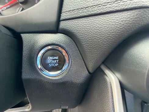 Used 2021 Toyota RAV4 XLE w/ Convenience Package FWD image 29