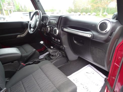 Used 2011 Jeep Wrangler Unlimited Sahara w/ Connectivity Group AWD/4WD image 35