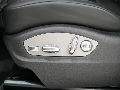 Used 2026 Porsche Macan Turbo AWD/4WD image 24
