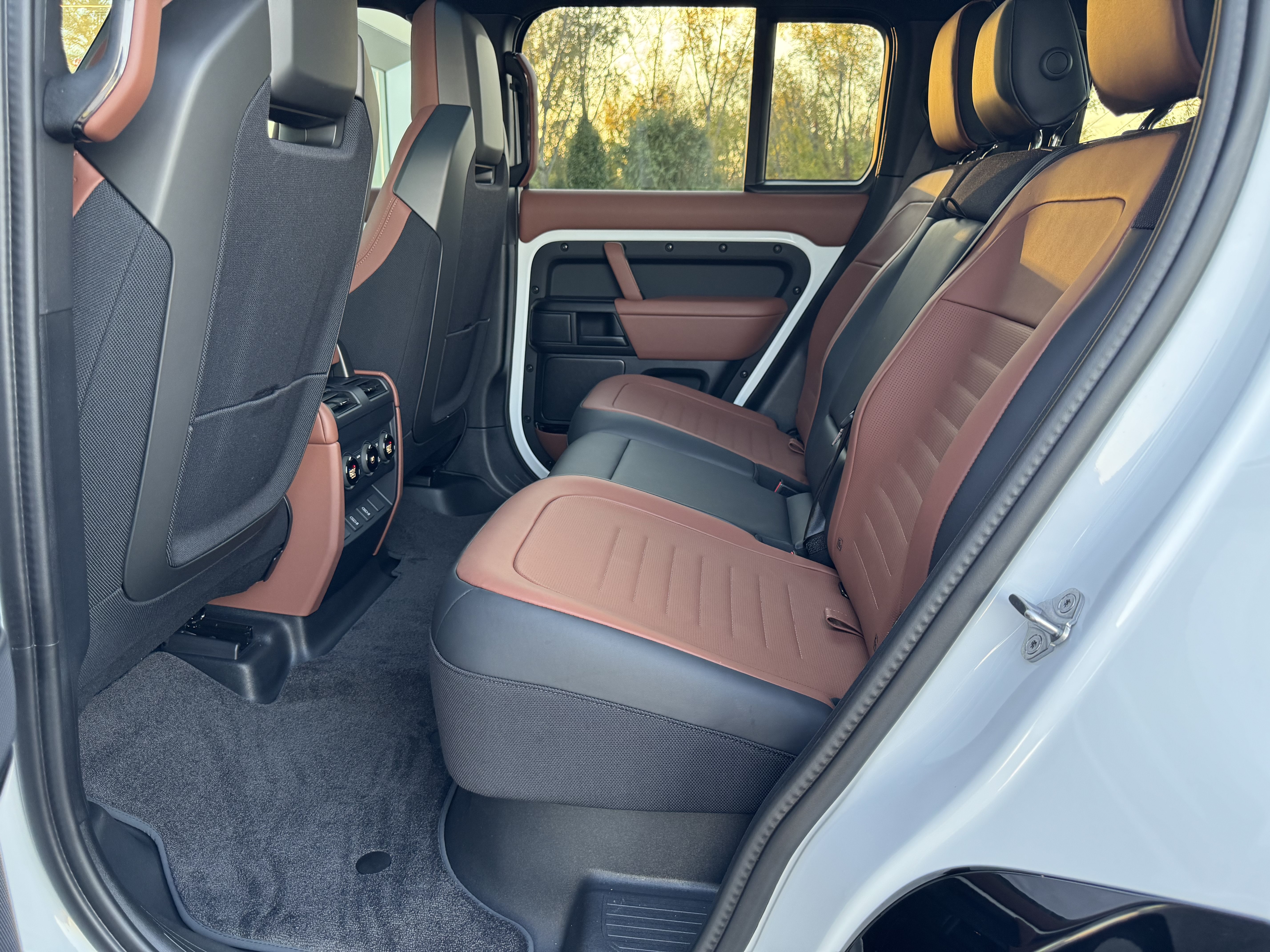 New 2026 Land Rover Defender 110 OCTA AWD/4WD image 32