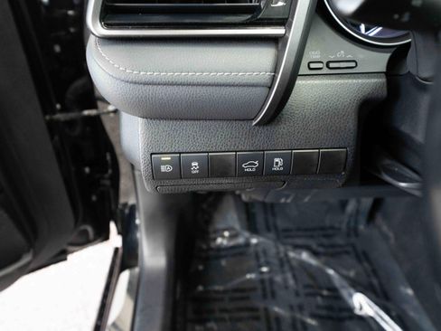Used 2024 Toyota Camry SE image 11