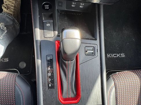 Used 2025 Nissan Kicks SR FWD image 28