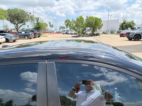 Used 2022 Nissan Sentra SR w/ SR Premium Package FWD image 14