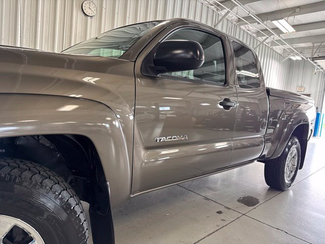 Used 2015 Toyota Tacoma 4x4 Access Cab V6 w/ SR5 Package image 26