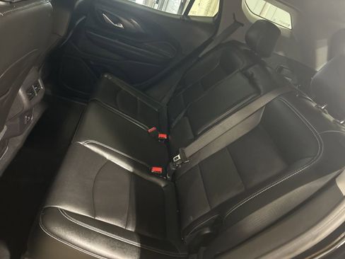 Used 2024 GMC Terrain SLT AWD/4WD image 9