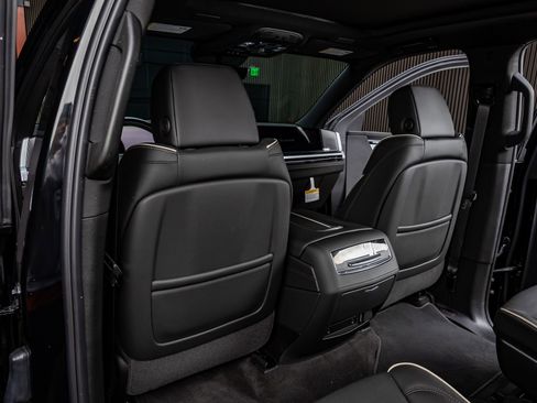 Used 2026 Cadillac Escalade ESV Sport w/ LPO, ONYX Package image 34