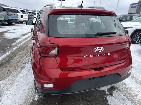Used 2025 Hyundai Venue Limited image 14