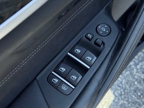 Used 2023 BMW M550i xDrive w/ Executive Package AWD/4WD image 17