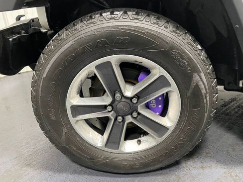 Used 2018 Jeep Wrangler Unlimited Sahara w/ Dual Top Group image 5