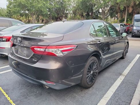 Used 2019 Toyota Camry XLE w/ Navigation Package FWD image 5