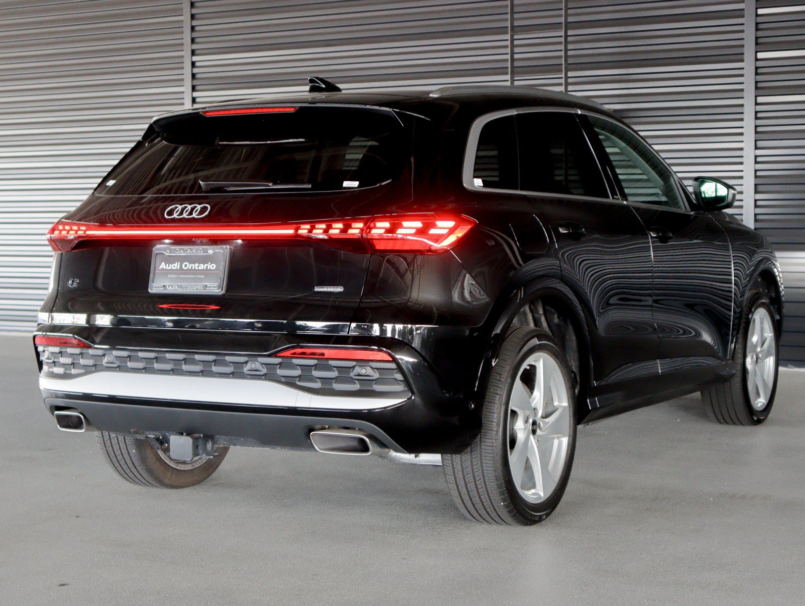 Used 2025 Audi Q5 Premium Plus w/ Premium Plus AWD/4WD image 16