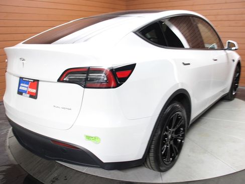Used 2023 Tesla Model Y Long Range image 5