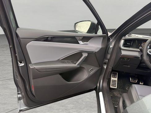 New 2026 Volkswagen Tiguan SE R-Line AWD/4WD image 26
