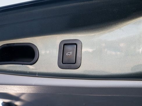 Used 2015 Toyota Highlander LE image 6