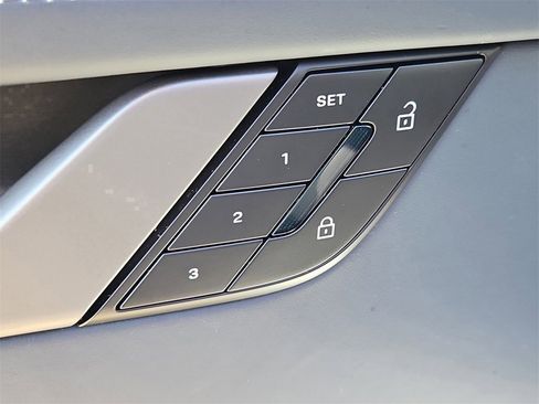 Certified 2025 Porsche 911 Carrera image 22