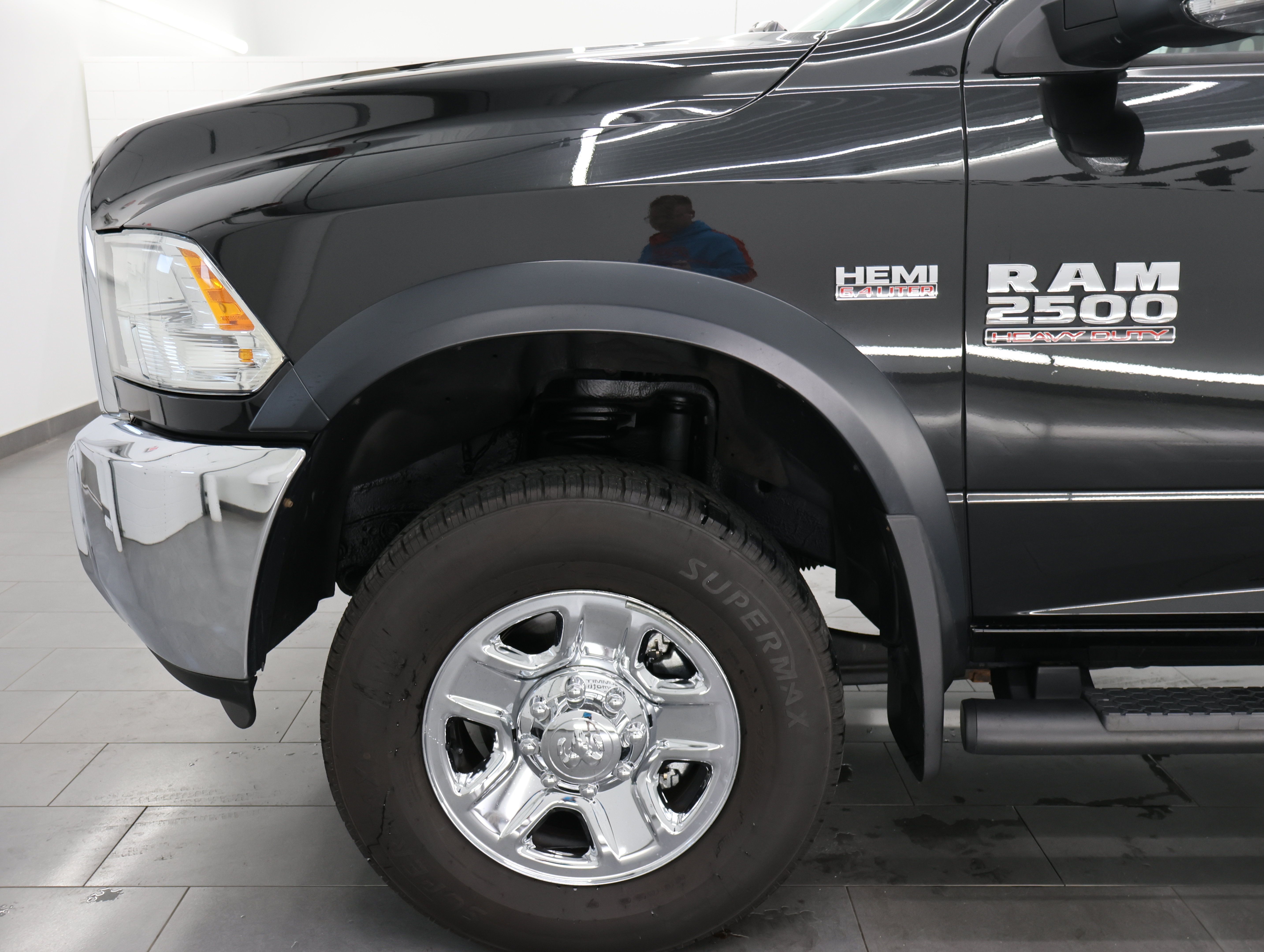 Used 2018 RAM 2500 Tradesman w/ Chrome Appearance Group AWD/4WD image 32