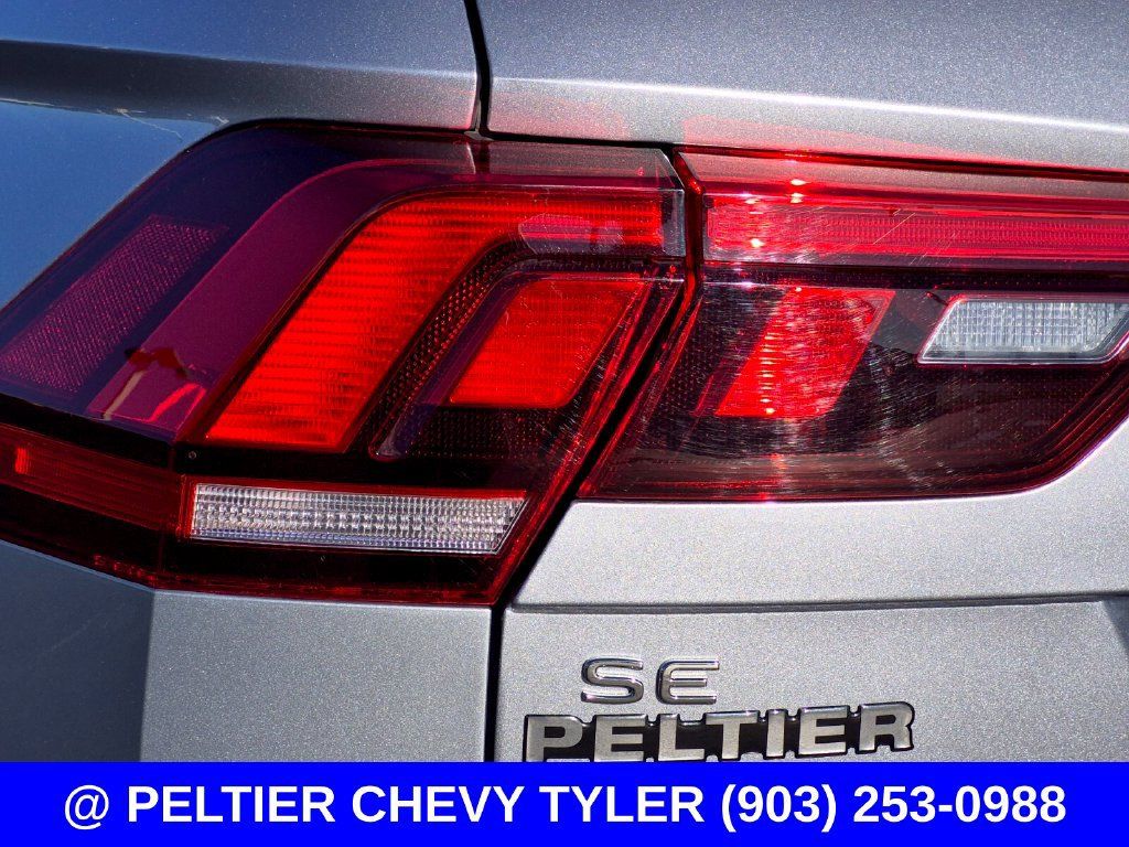 Used 2023 Volkswagen Tiguan SE w/ Panoramic Sunroof Package FWD image 10