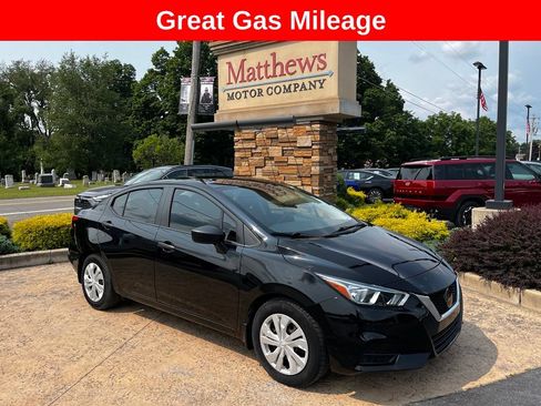 Used 2020 Nissan Versa S FWD image 1