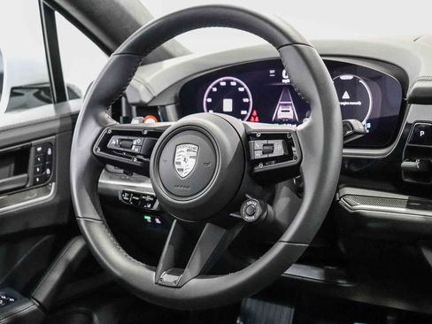 Used 2025 Porsche Cayenne Turbo AWD/4WD image 15
