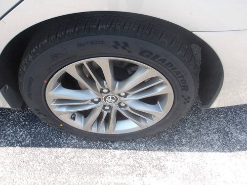 Used 2015 Toyota Camry SE FWD image 6