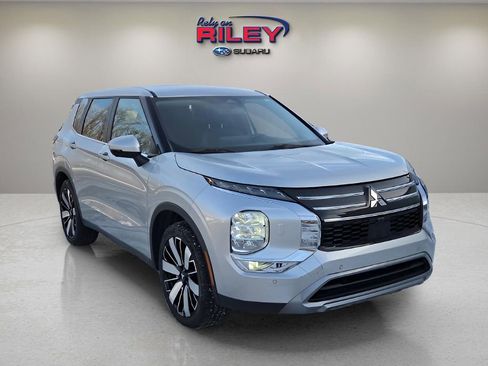 Used 2025 Mitsubishi Outlander SE image 7