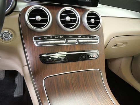Certified 2022 Mercedes-Benz GLC 300 4MATIC w/ Premium Package Lite image 21