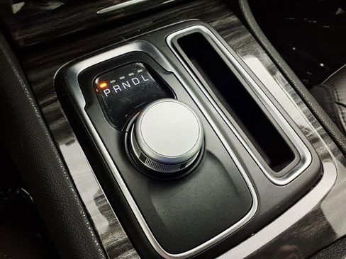 Used 2019 Chrysler 300 Touring L w/ Quick Order Package 22F image 21