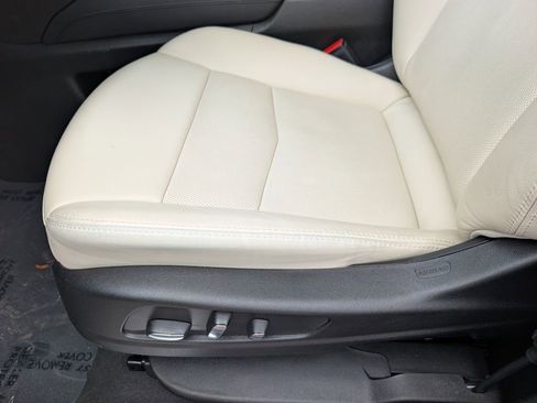 Certified 2025 Cadillac XT5 Sportv w/ Technology Package image 13