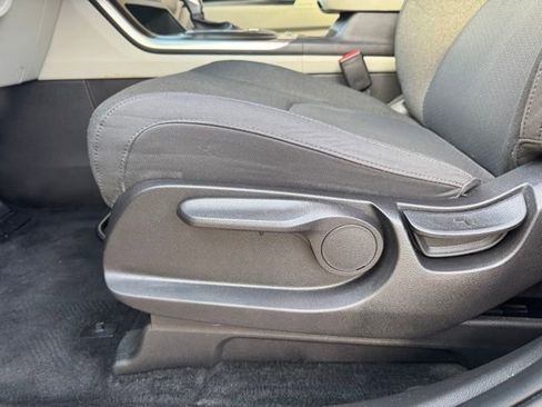 Used 2022 Kia Carnival LX image 18