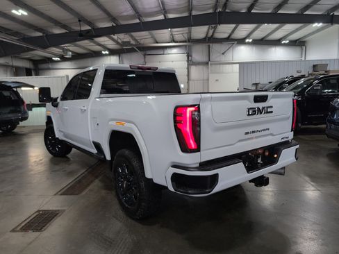 Used 2025 GMC Sierra 2500 AT4 w/ AT4 Premium Plus Package AWD/4WD image 4