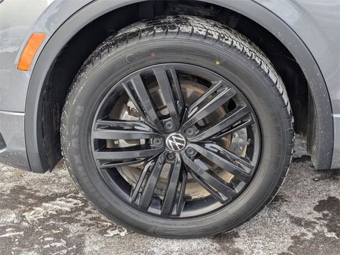 Used 2022 Volkswagen Tiguan SE R-Line image 10