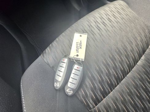 Used 2020 Nissan Rogue SV FWD image 21