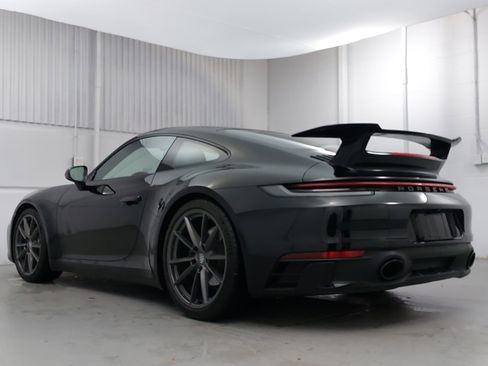 Used 2024 Porsche 911 Carrera T image 3