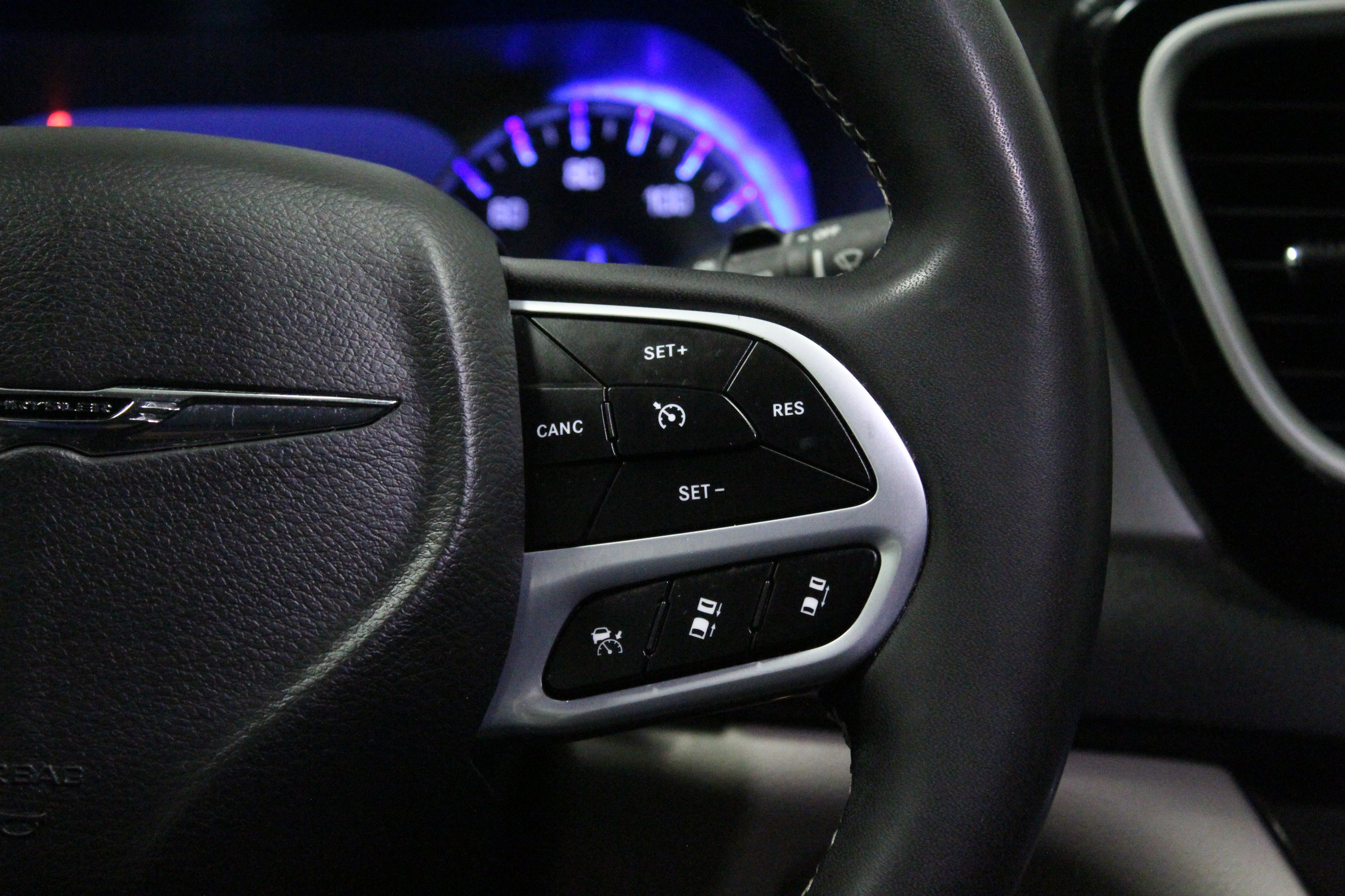 Used 2023 Chrysler Pacifica Touring-L FWD image 24