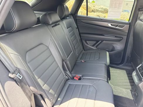 Used 2024 Volkswagen Atlas Cross Sport SEL R-Line AWD/4WD image 14