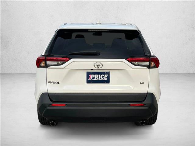 Used 2022 Toyota RAV4 LE FWD image 2