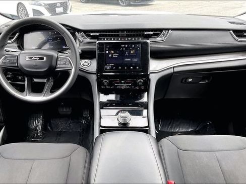 Used 2023 Jeep Grand Cherokee Laredo AWD/4WD image 15