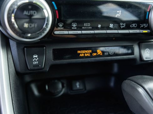 Certified 2021 Toyota RAV4 XLE FWD image 21
