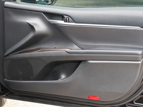 Used 2023 Toyota Camry SE FWD image 8