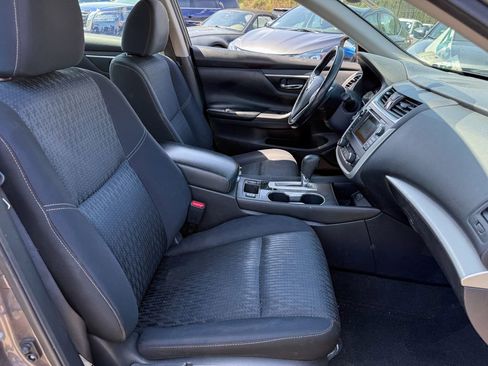 Used 2017 Nissan Altima 2.5 SV w/ Convenience Package image 9