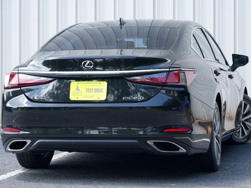 Used 2020 Lexus ES 350 w/ Premium Package FWD image 4