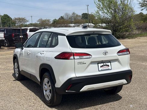 Used 2024 Toyota Corolla Cross L image 5