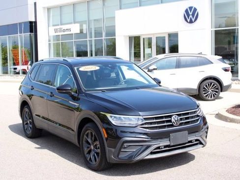 Used 2023 Volkswagen Tiguan SE AWD/4WD image 1