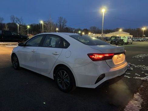 Used 2023 Kia Forte LXS w/ LXS Technology Package image 4