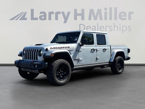 Used 2022 Jeep Gladiator Mojave w/ LED Lighting Group AWD/4WD image 2