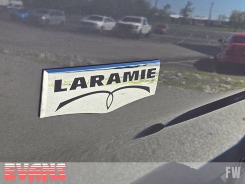 Used 2017 RAM 1500 Laramie AWD/4WD image 4