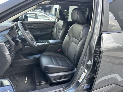 Used 2023 Nissan Rogue SV w/ SV Premium B Package AWD/4WD image 3
