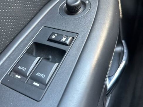 Used 2010 Dodge Challenger SE image 24