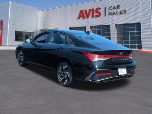 Used 2025 Hyundai Elantra SEL FWD image 9