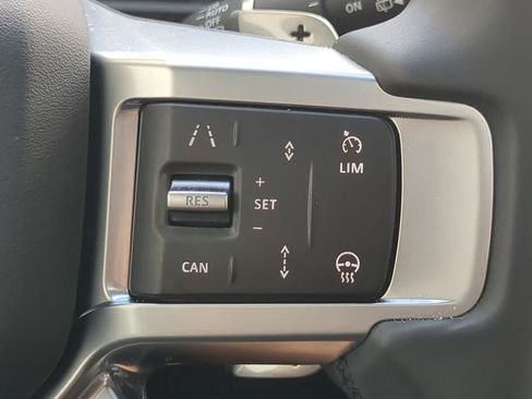 Certified 2026 Land Rover Discovery Limited Edition AWD/4WD image 26